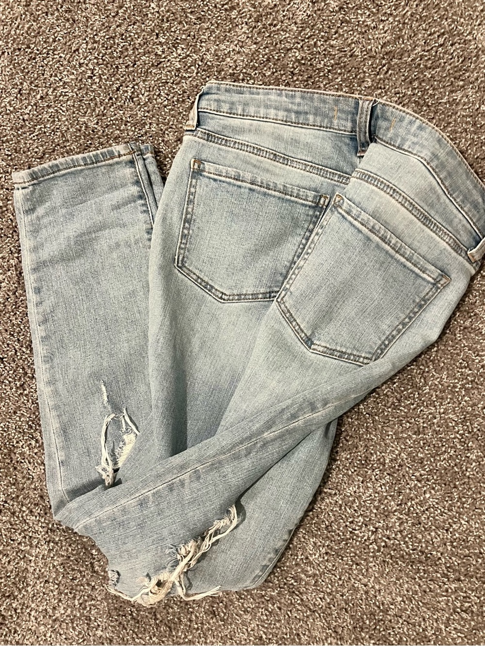 Willow & Root Distressed Straight Leg Women’s Jeans in Light Blue Wash- size 30 - Picture 2 of 8